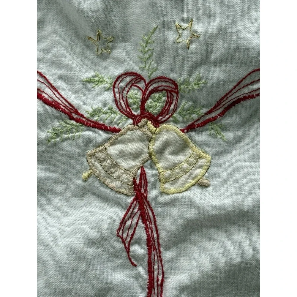 Vintage Embroidered Christmas Santa Round Table Cloth 60”